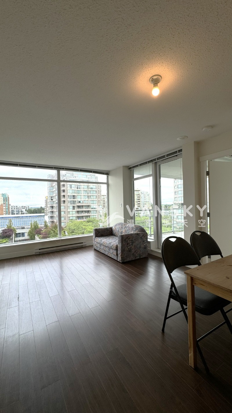 260411201321_客厅 1.jpg